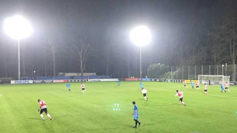 Beeld uit Jong PSV-Cambuur van maandagavond.