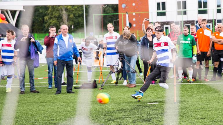 De beslissende penalty werd genomen door Timo Graver. (Foto: Zwaluwen Jeugd Actie)