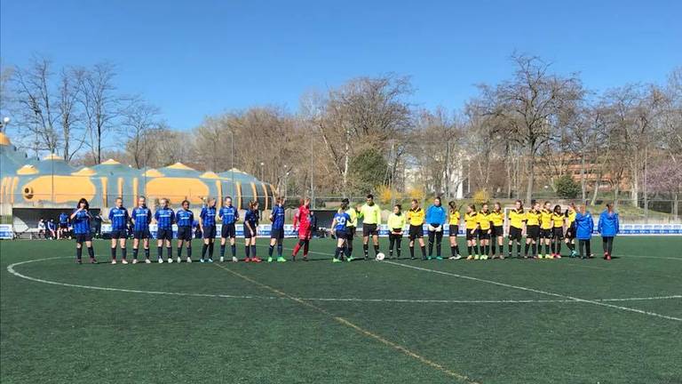 RKVV DIA in actie tegen Stabaek. (Foto: Facebook Stabæk Fotball Akademi Jenter)