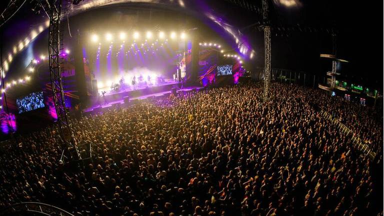 Stagelight plaatst onder andere lichtinstallaties bij Paaspop (foto: Joris Bisschops/Paaspop.)