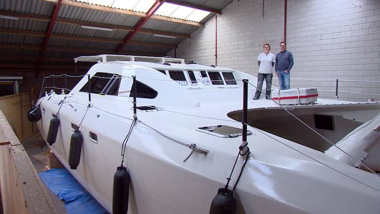 Reflectie herwinnen Jaar Zelf een enorme catamaran bouwen: Jolanda en Peter zijn na vijfeneenhalf  jaar bijna klaar - Omroep Brabant