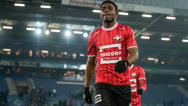 Contract van Bartholomew Ogbeche vooralsnog niet verlengd. (Foto: VI Images)