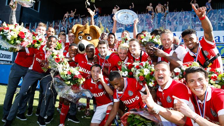 PSV werd voor het laatst kampioen in 2016. Uit bij PEC Zwolle werd toen met 1-3 gewonnen (foto: VI Images).
