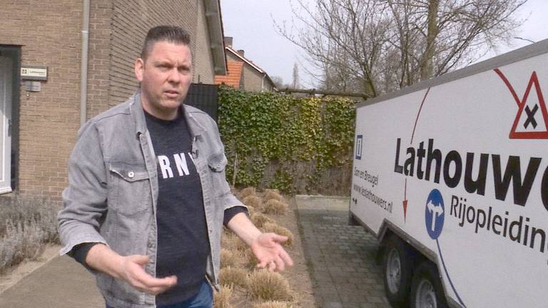 Rij-instructeur Frans Lathouwers legt het uit