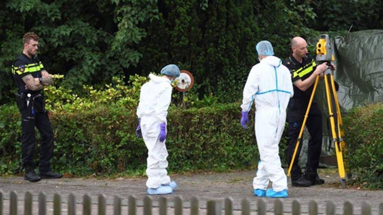 De man werd op de oprit van het huis neergeschoten