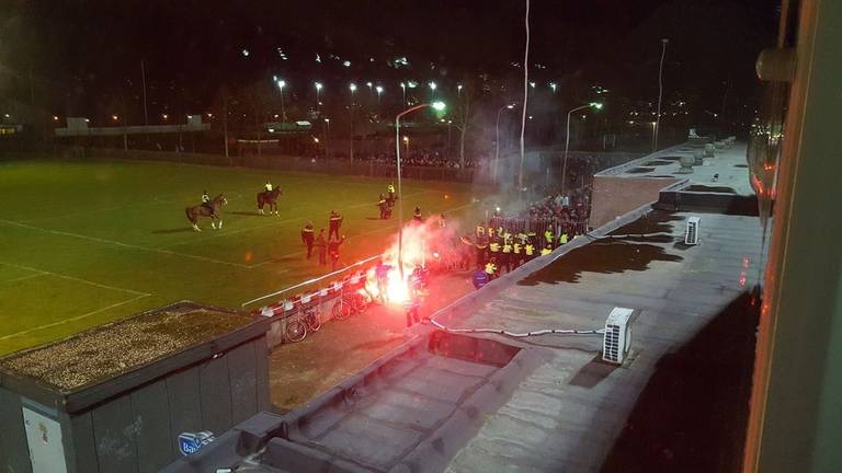 Vuurwerk in stadion De Braak. (Foto: L1 Sport)