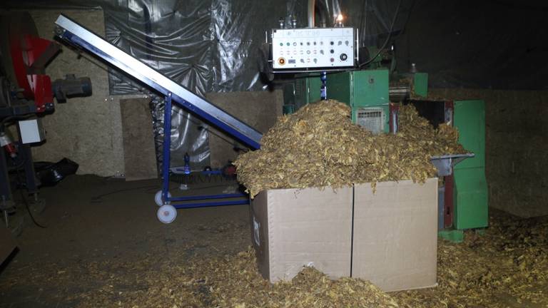 In de fabriek werden volop sigaretten geproduceerd. (Foto: Jeroen Stuve)