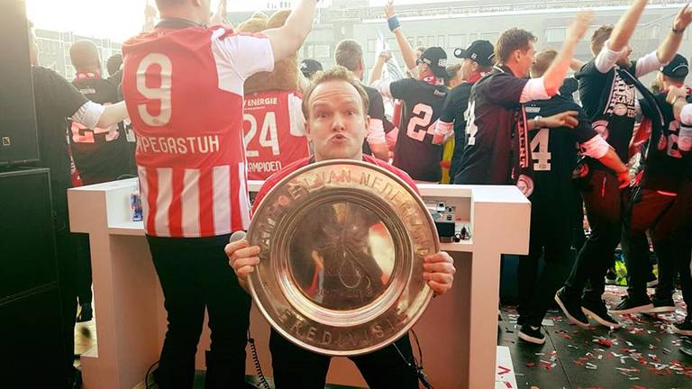 Jordy met de kampioensschaal