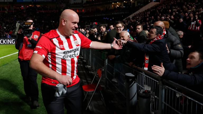 Michael van Gerwen is een grote PSV-fan. (foto: VI Images).