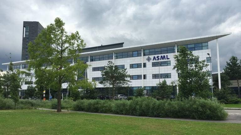 Het Veldhovense ASML blijft groeien (foto: Hans Janssen).