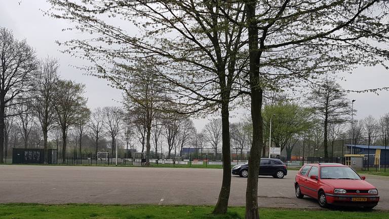 Op dit terrein zal de camping vanaf eind april te vinden zijn. (Foto: Buurtbewoner Miranda)