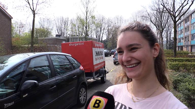 Lian verhuist naar de Ajaxlaan.