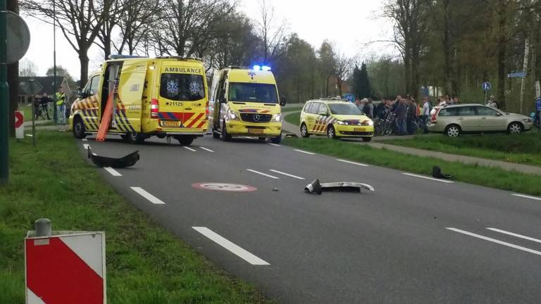 De man op de fiets werd geschept door een auto. (Foto: Danny van Schijndel)