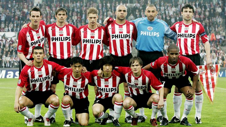 PSV voorafgaand aan de halve finale wedstrijd tegen AC Milan in 2005 (foto: VI Images).