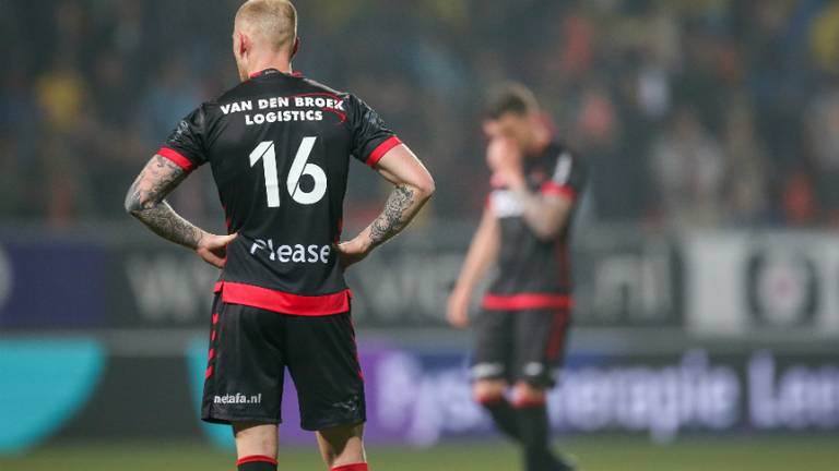 Teleurstelling bij Maikel Verkoelen van Helmond Sport. (Foto: OrangePictures)