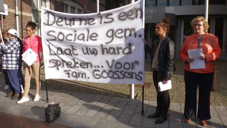 Bewoners Deurne protesteren tegen dreigende uithuiszetting ouder echtpaar