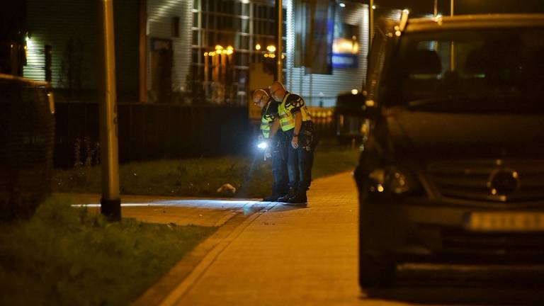 De politie doet sporenonderzoek. (Foto: Toby de Kort)