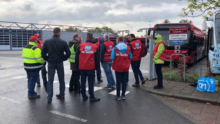 Chauffeurs verzamelen in Eindhoven (Foto: René van Hoof).