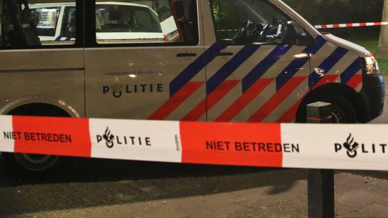 Een man dreigde in Breda met een ketting en een mes, bedreigde agenten met de dood en sloeg op de vlucht. (Foto: ANP)