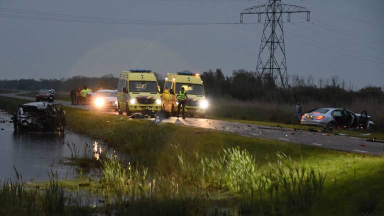 De trieste aanblik na het dodelijke ongeluk in De Biesbosch (foto: FPMB Joost Korporaal).