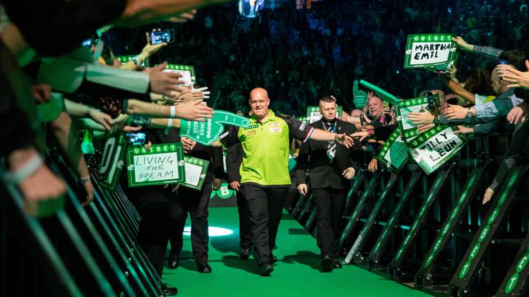 Michael van Gerwen op weg naar weer een overwinning (foto: VI Images).