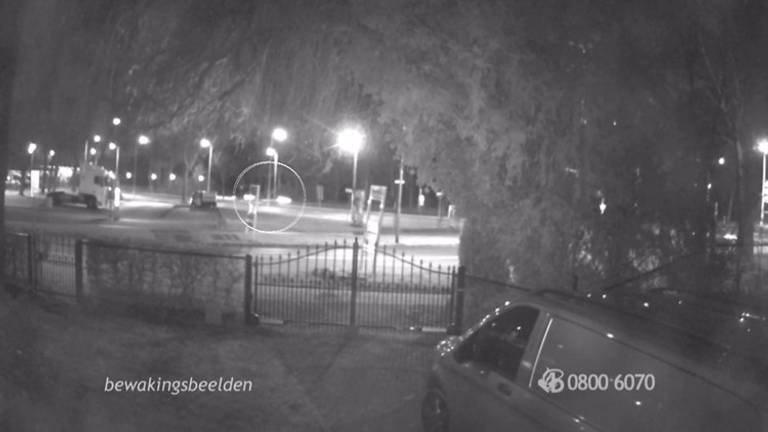 Bewakingsbeelden die rond het tijdstip van het ongeluk zijn gemaakt. (Beeld: Opsporing Verzocht)