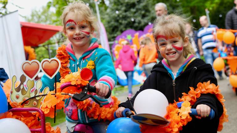 Trots op de versierde fiets in Dongen (foto's: Lobke Kapteijns)