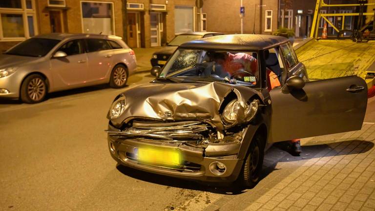 De auto werd getakeld. (Foto: Dave Hendriks/SQ Vision)