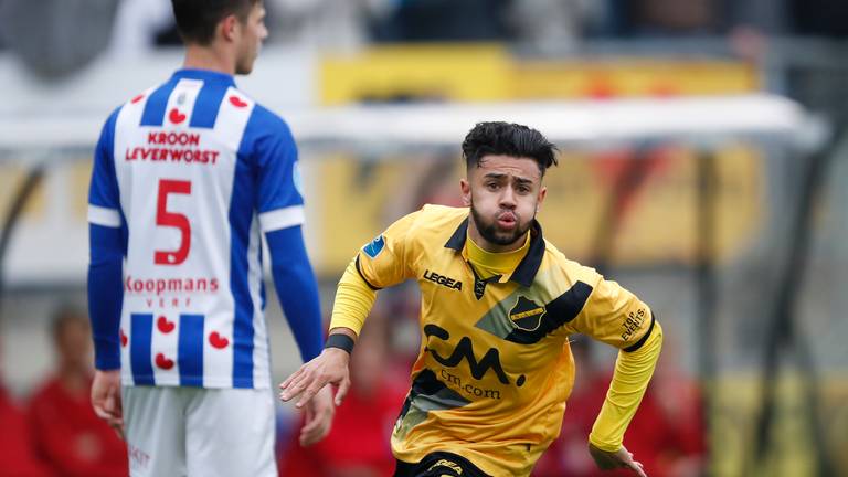 Fernandes na zijn prachtige goal (foto: VI Images).