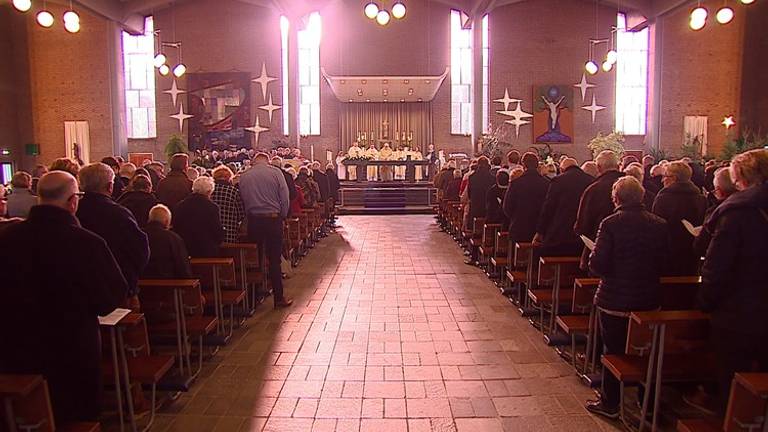 De laatste eucharistieviering in de Sint Petrus Banden