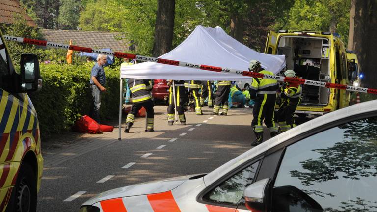 De hulpdiensten kwamen massaal naar de plek van het ongeval. (Foto: Danny van Schijndel)