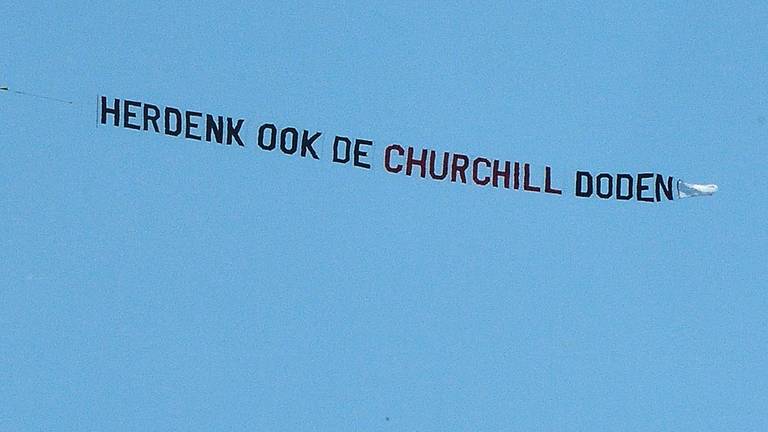 De opvallende reclamesleep (Foto: Erland van der Aa).