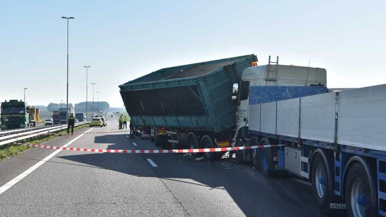 Ongeluk op de A59 (foto: Tom van der Put)