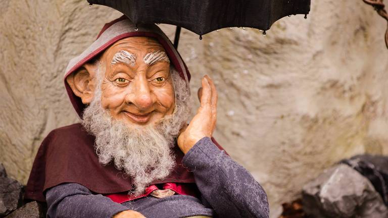 De visser met de hashtag 'ouwe snoeperd' valt bij sommige Eftelingbezoekers verkeerd (Foto: Efteling).