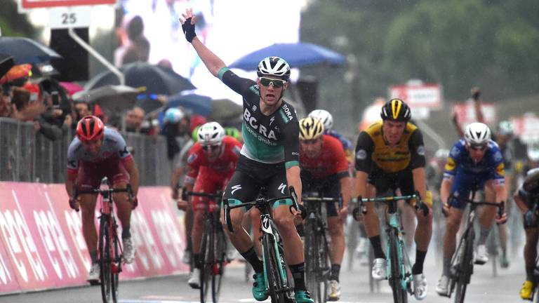 Danny van Poppel zie als nummer twee Sam Bennett de winst vieren (foto: VI Images).