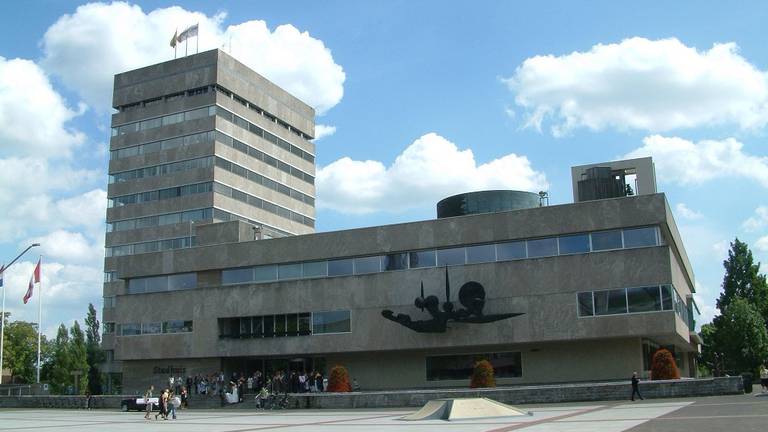 Het stadhuis in Eindhoven. (Foto: Wikipedia)