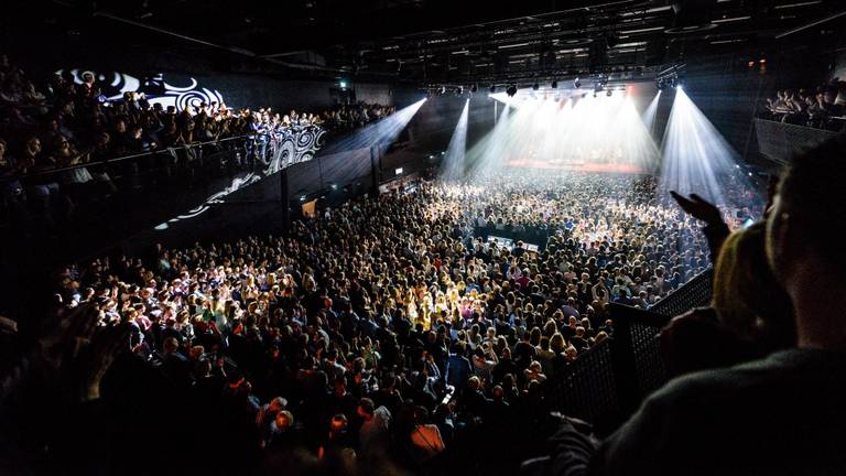 De grote zaal van poppodium 013. (Foto: Jostijn Ligtvoet)