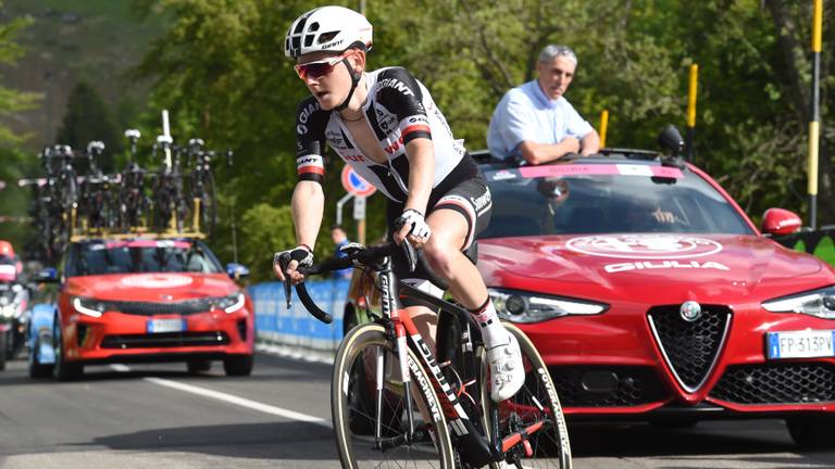 Sam Oomen dringt de toptien van de Giro binnen. (Foto: VI Images)