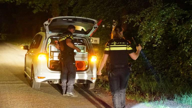 De politie deed onderzoek na de aanrijding. (Foto: Jozef Bijnen)