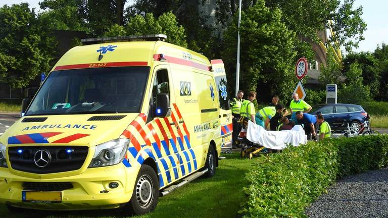 De jongen is met spoed naar het ziekenhuis gebracht. (Foto: Danny van Schijndel).