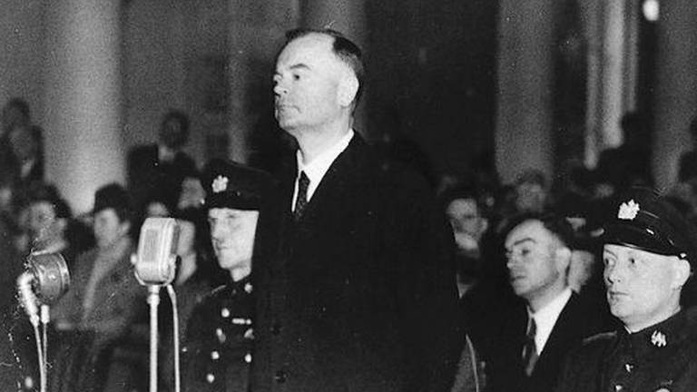 Mussert in november 1945 voor het Bijzonder Gerechtshof