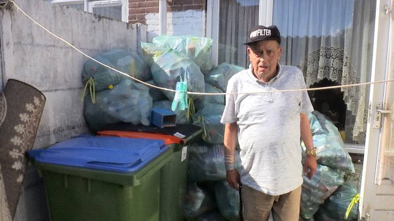 Gemeente Breda helpt Bertus toch: zijn zeventig zakken zwerfvuil worden opgehaald