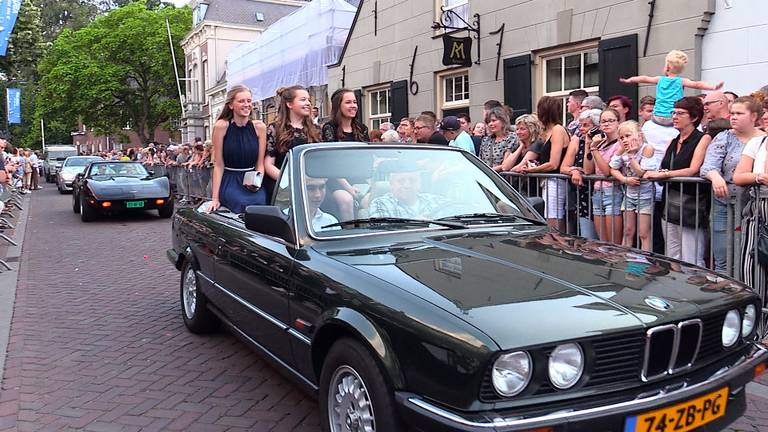 De leerlingen van het Commanderij College in Gemert kwamen in stijl naar het gala (foto: Ilse Schoenmaker)