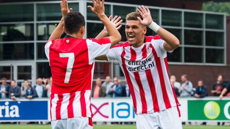 Joël Piroe (rechts) maakte nog de 1-0 voor PSV O19 (foto: VI Images).