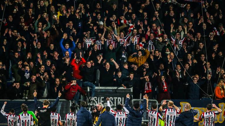 Willem II heeft met ingang van komend seizoen een aantal rookvrije vakken in het stadion (foto: VI Images).
