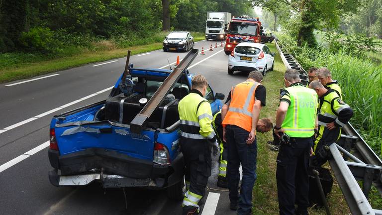 De weg is voorlopig nog afgesloten (foto: Danny van Schijndel)