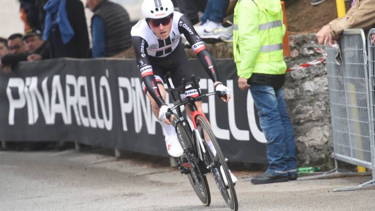 Sam Oomen in actie tijdens de Giro. (Foto: VI Images)