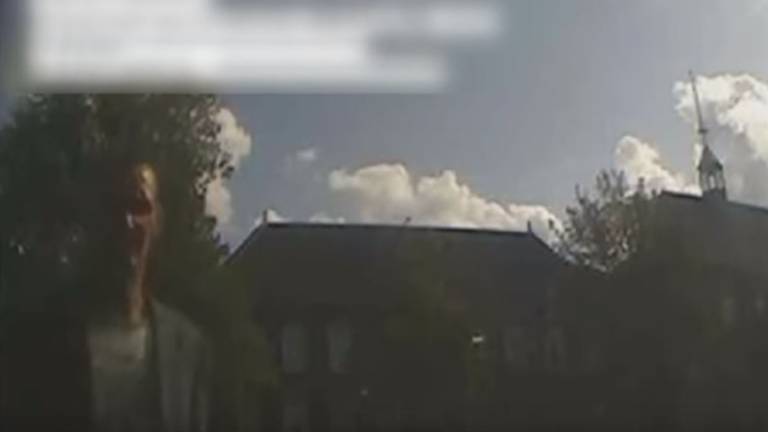 Wie is deze man? De politie is op zoek naar hem en zijn handlangster. (foto: Bureau Brabant)