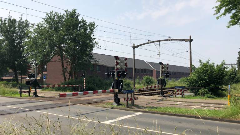 Dichte spoorbomen in Oisterwijk (foto: Imke van de Laar)
