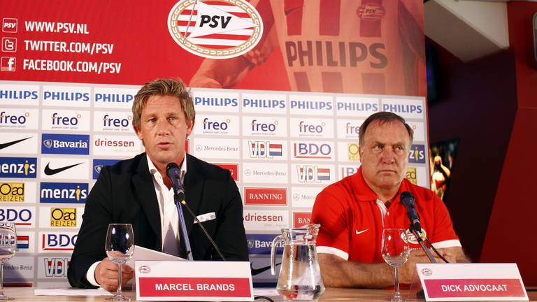 Marcel Brands stelde Dick Advocaat aan als nieuwe trainer, kampioen werd PSV dat jaar niet (foto: VI Images).